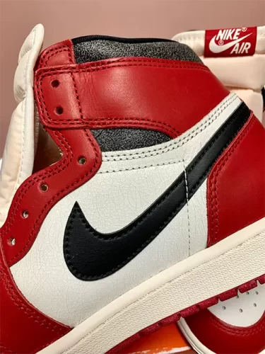 Air Jordan 1 Retro High OG 'Chicago' 2015 photo review