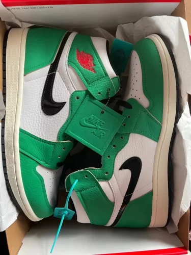 Wmns Air Jordan 1 Retro High OG 'Lucky Green' photo review