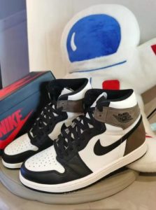 Air Jordan 1 Retro High OG 'Dark Mocha' photo review