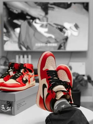 Off-White x Air Jordan 1 Retro High OG 'Chicago' photo review