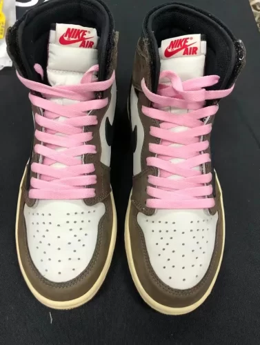 Travis Scott x Air Jordan 1 Retro High OG 'Mocha' photo review