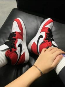 Air Jordan 1 Retro High OG 'Origin Story' photo review