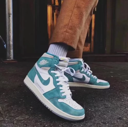 Air Jordan 1 Retro High OG 'Turbo Green' photo review