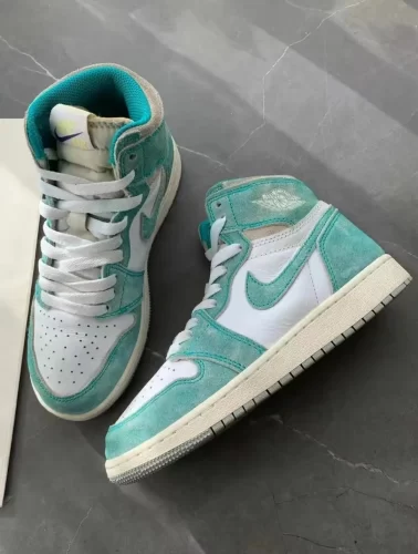 Air Jordan 1 Retro High OG 'Turbo Green' photo review