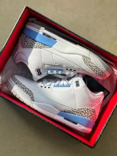 Air Jordan 3 Retro 'UNC' photo review