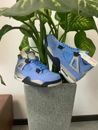 Air Jordan 4 Retro 'University Blue' photo review