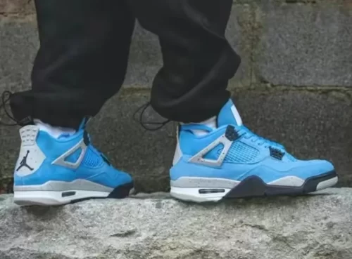 Air Jordan 4 Retro 'University Blue' photo review