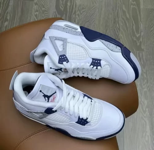 Air Jordan 4 Retro 'Midnight Navy' photo review