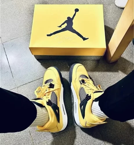 Air Jordan 4 Retro 'Lightning' 2021 photo review