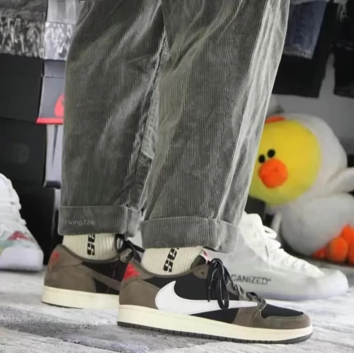 Travis Scott x Air Jordan 1 Low 'Mocha' photo review