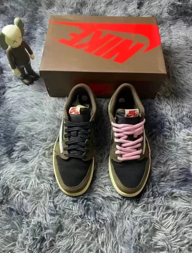 Travis Scott x Air Jordan 1 Low 'Mocha' photo review