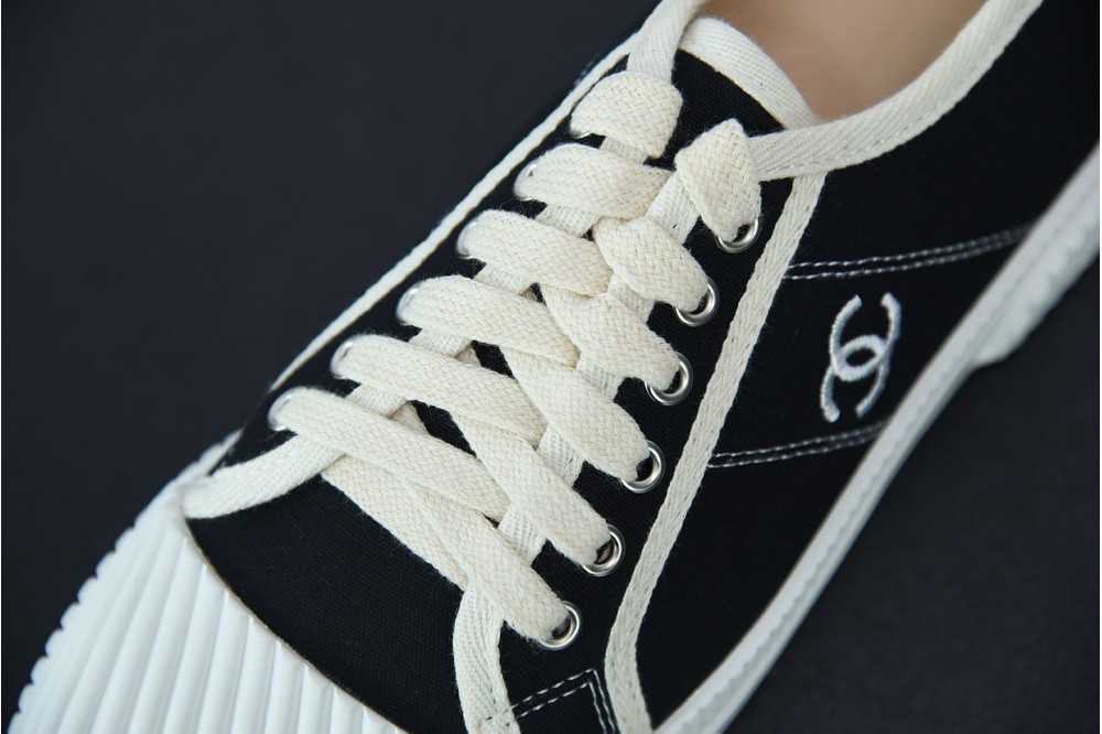 Chanel canvas shoe Black